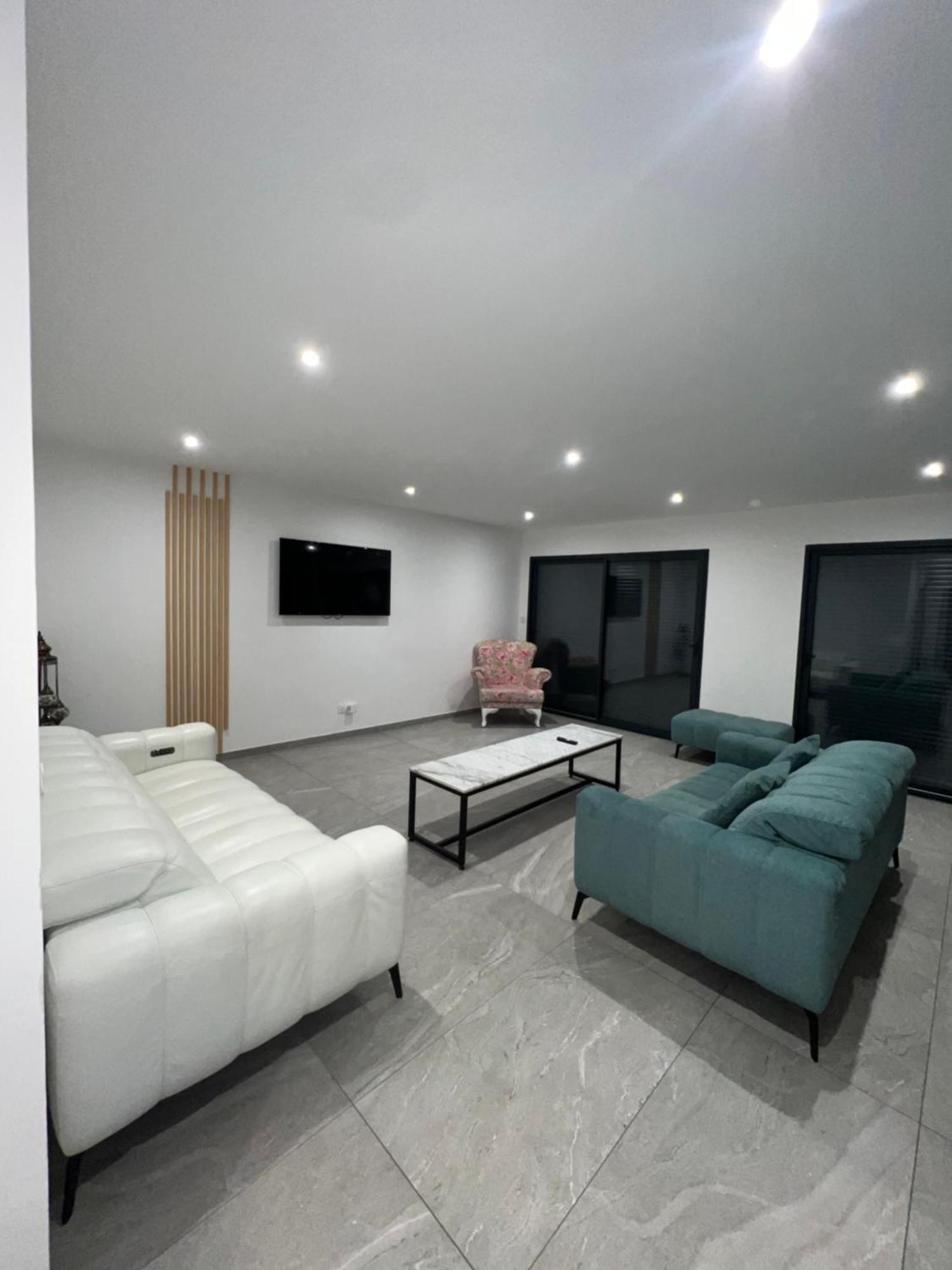 Maison Moderne อิส-ซัวร์-ทิล ภายนอก รูปภาพ